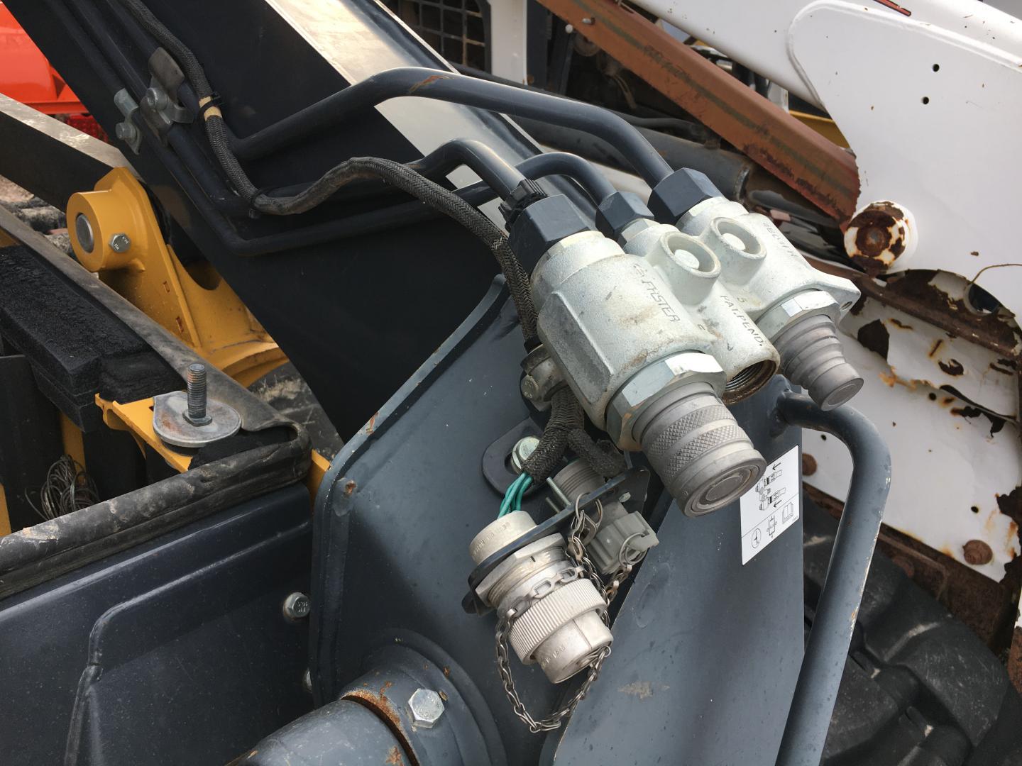 ./imagenes/INVOICE/2019/13869/MINICARGADOR JOHN DEERE  317G (4).JPG